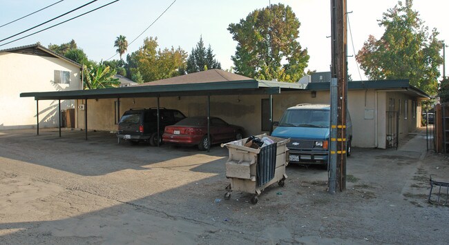 3337 E Sierra Madre Ave in Fresno, CA - Building Photo - Building Photo