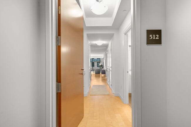 1920 4th Ave, Unit 512 in Seattle, WA - Building Photo - Building Photo