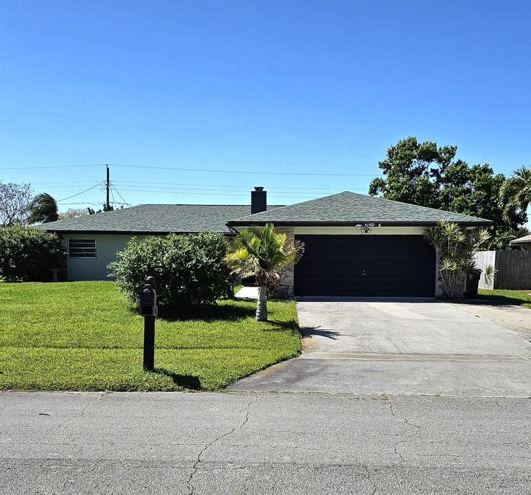 424 SE Skipper Ln in Port St. Lucie, FL - Building Photo