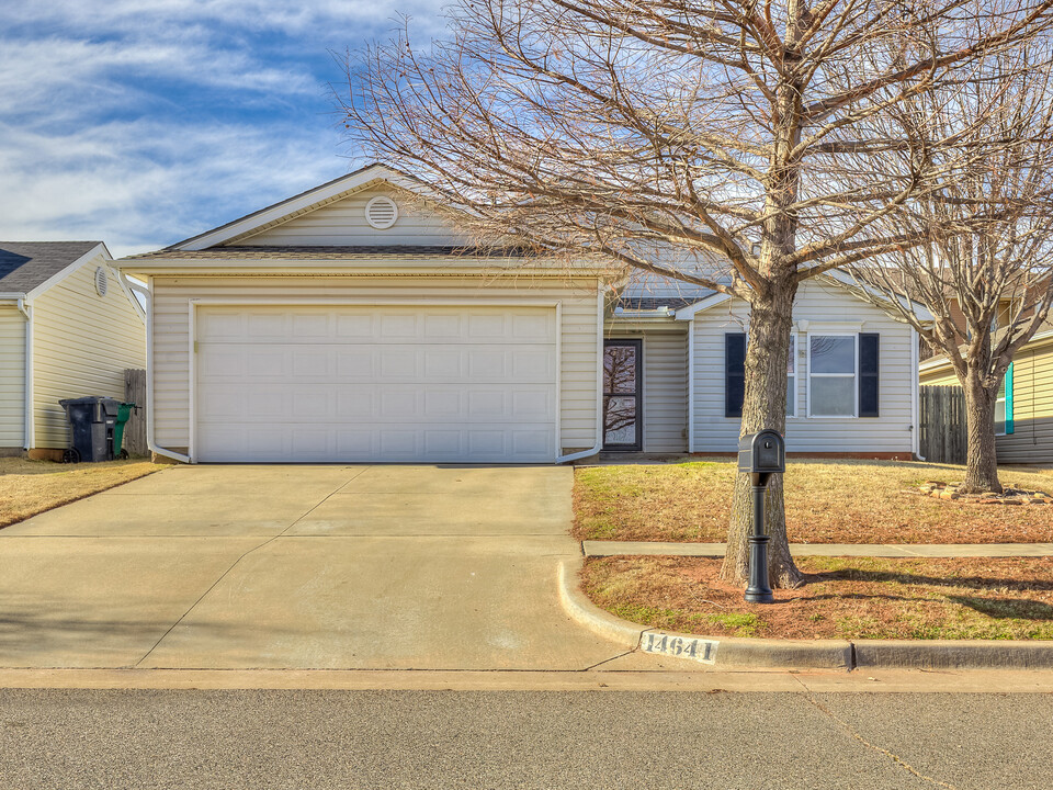 14641 Moon Daisy Dr in Edmond, OK - Building Photo