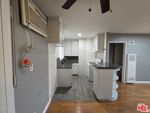 7419 Woodley Ave in Los Angeles, CA - Building Photo - Building Photo