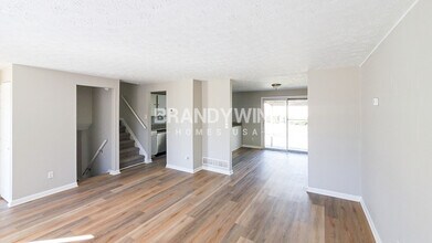 3225 Valley Bend Rd in College Park, GA - Building Photo - Building Photo