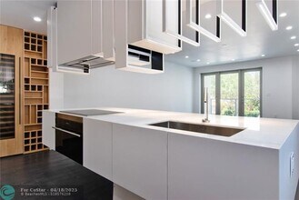 26 SE 10th Ave in Fort Lauderdale, FL - Building Photo - Building Photo