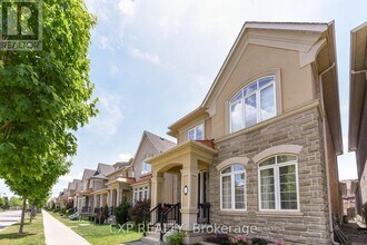 3270 Robert Brown Blvd in Oakville, ON - Building Photo - Building Photo