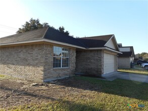 219 Belmoor Ln in Victoria, TX - Building Photo - Building Photo