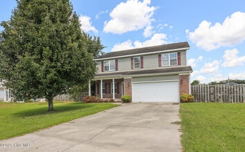 215 Bonanza Dr in Richlands, NC - Building Photo - Building Photo