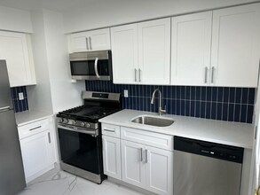 500 Adams Ln in North Brunswick, NJ - Building Photo - Building Photo