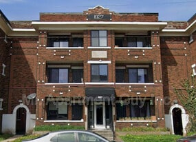 827 Main St E in Hamilton, ON - Building Photo
