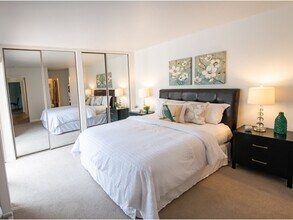 Oak Creek in Petaluma, CA - Foto de edificio - Building Photo