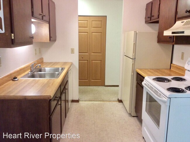 1814 Prairie Ave in Dickinson, ND - Building Photo - Building Photo