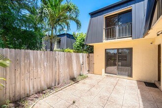 2453 Waterside Dr in Lake Worth Beach, FL - Building Photo - Building Photo