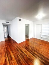 2720 Shipping Ave in Miami, FL - Building Photo - Building Photo