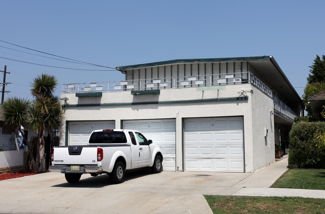 286 Kennebec Ave in Long Beach, CA - Building Photo