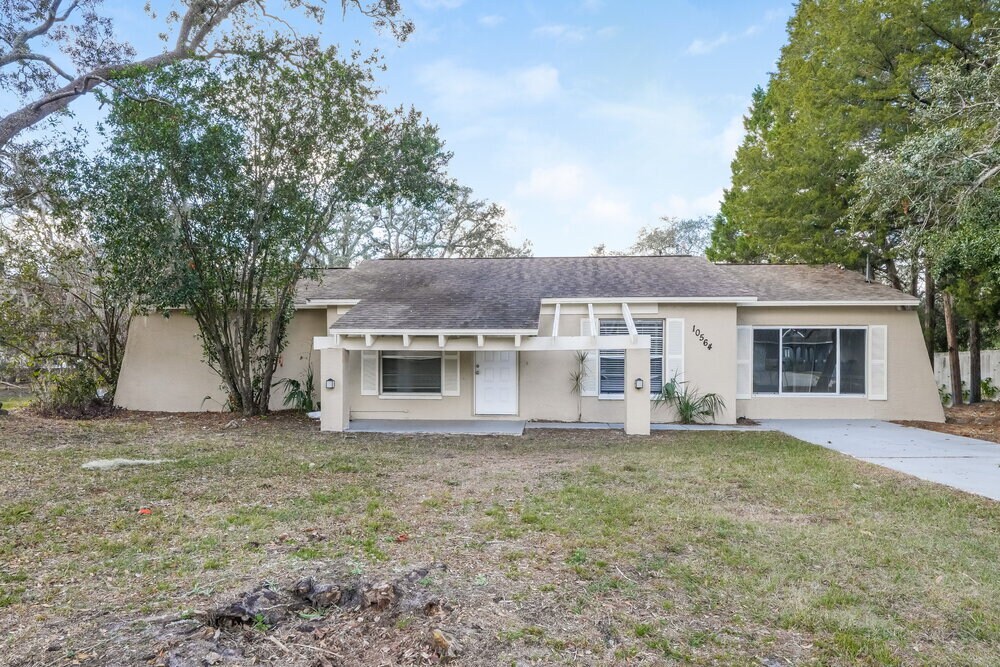 10564 Blythville Rd in Spring Hill, FL - Building Photo
