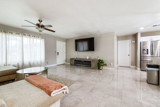 property at 903 W Harvard Dr