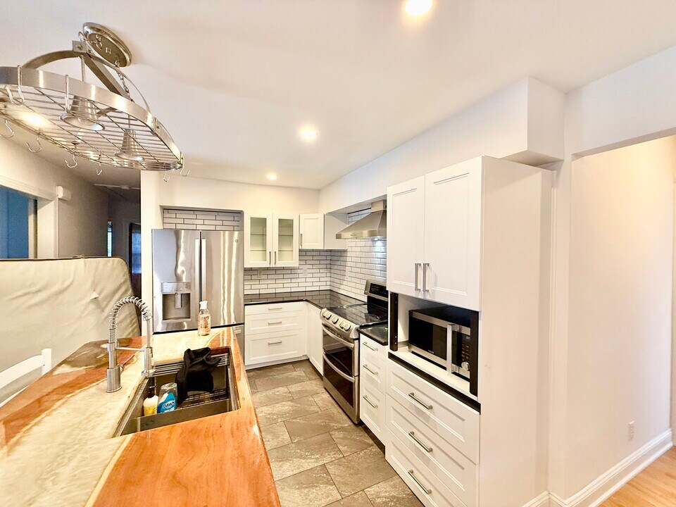 1138 Crull Dr in Charleston, SC - Building Photo