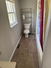 1224 N Cottonwood St in Iola, KS - Building Photo - Building Photo