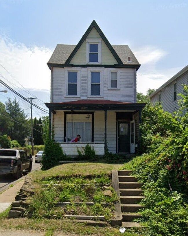 property at 1101 Fairdale St