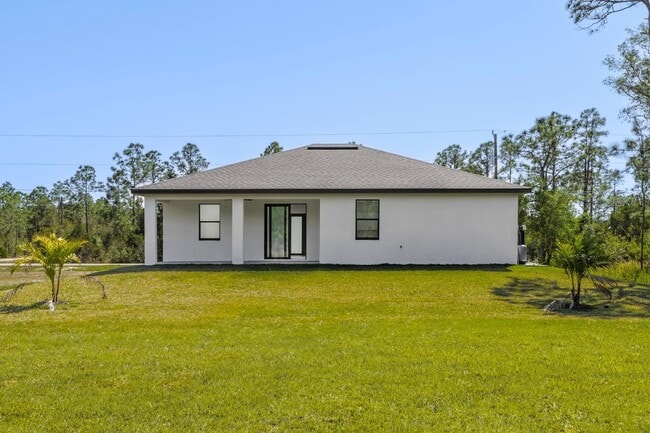1137 Damen St E in Lehigh Acres, FL - Building Photo - Building Photo