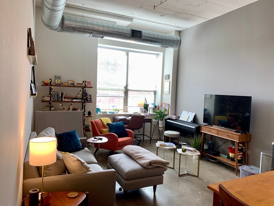 1313 W Randolph St in Chicago, IL - Building Photo