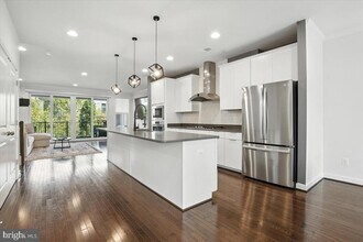 23088 Lavallette Square in Brambleton, VA - Building Photo - Building Photo