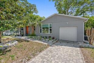 5600 Tangerine Ave S in Gulfport, FL - Building Photo