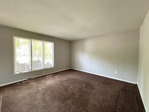 4544-4546 Countrywood Ct SE in Kentwood, MI - Building Photo - Building Photo