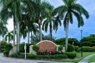 15449 Bellamar Cir in Ft. Myers, FL - Foto de edificio - Building Photo