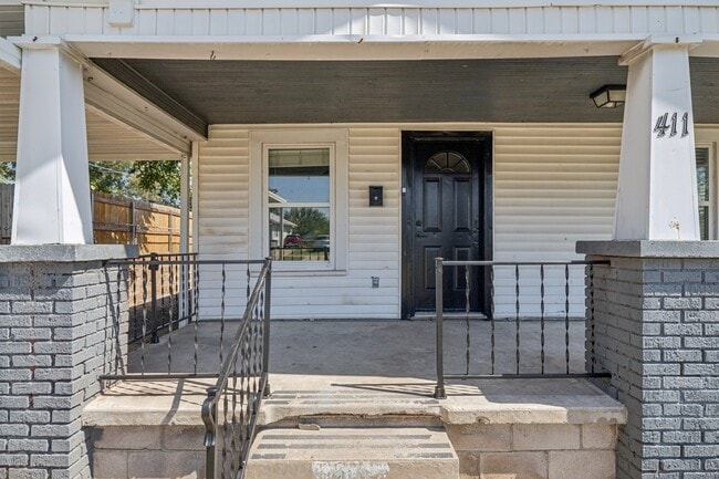 411 N Roosevelt Ave in Sand Springs, OK - Foto de edificio - Building Photo