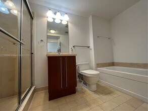 79 SW 12th St, Unit 2608 in Miami, FL - Building Photo - Building Photo