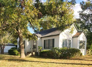 1400 Dyer Ave in Rosenberg, TX - Building Photo - Building Photo
