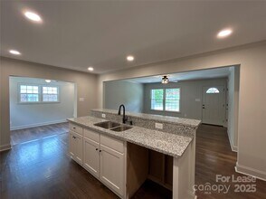 6209 Idlebrook Dr in Charlotte, NC - Foto de edificio - Building Photo