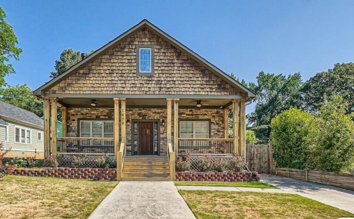 1639 Temple Ave in College Park, GA - Building Photo