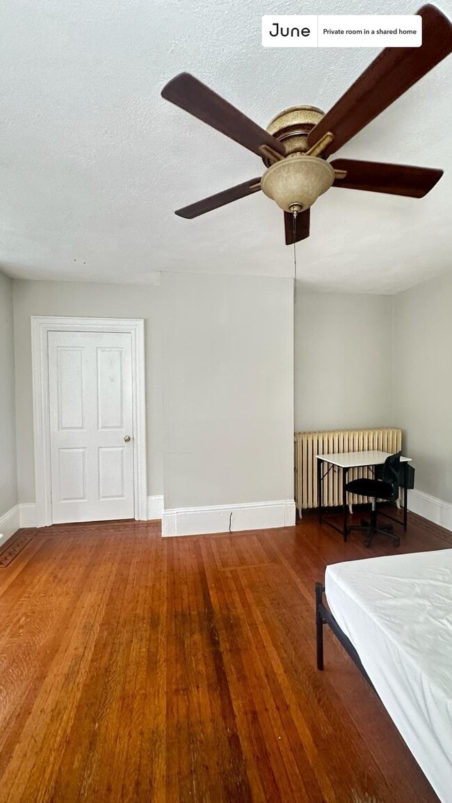 Room in Shared 3 bed/1 bath home in Somerville, MA - Building Photo - Building Photo
