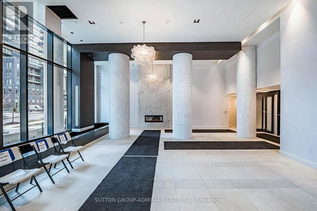 38 Annie Craig Dr in Toronto, ON - Building Photo - Building Photo