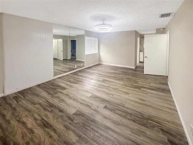 5922 NW 21st St in Lauderhill, FL - Building Photo - Building Photo