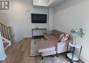 60 Carr St in Toronto, ON - Building Photo - Building Photo