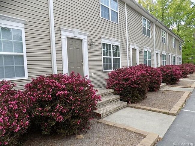 property at 53 Mdw Gln Dr