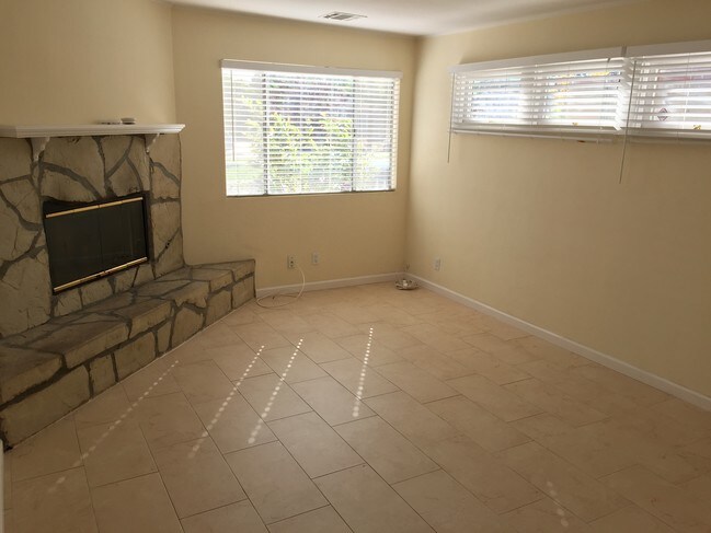 3011 W Chandler Blvd, Unit 30617 in Burbank, CA - Building Photo - Building Photo