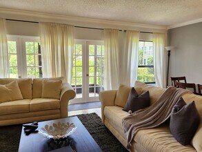 11863 Wimbledon Cir in Wellington, FL - Building Photo - Building Photo