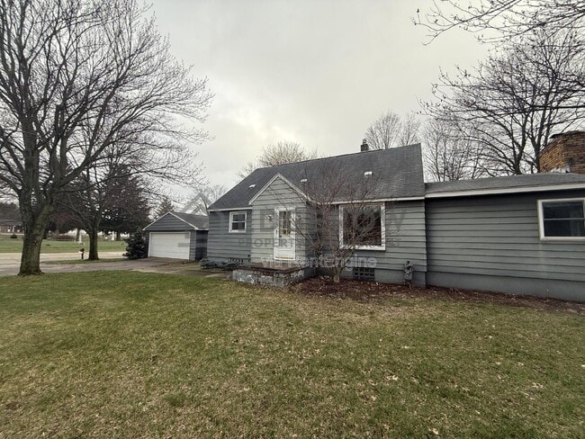 1585 Wilson Ave SW in Grand Rapids, MI - Building Photo - Building Photo