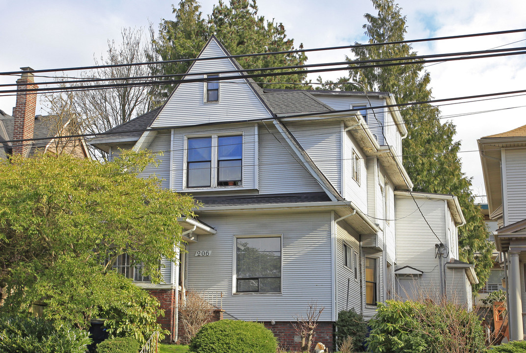 206 12th Ave E in Seattle, WA - Foto de edificio