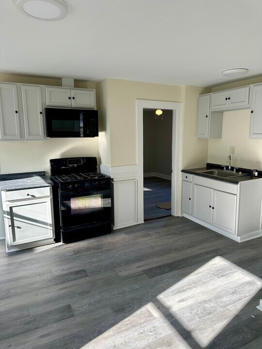 39 N Spring St, Unit 2nd and 3rd floor in Meriden, CT - Foto de edificio