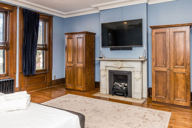 property at 215 W 9th St