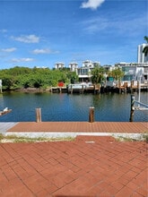 1018 NE 25th Ave in Hallandale Beach, FL - Building Photo - Building Photo