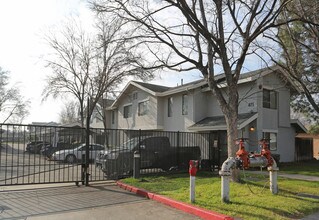 Tradewinds Apartments in Livermore, CA - Building Photo - Building Photo