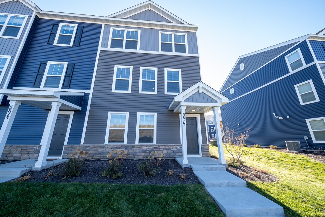 5877 156th Wy in Apple Valley, MN - Building Photo