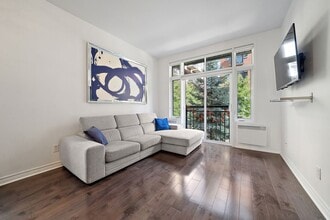 2284 Rue Victoria in Lachine, QC - Building Photo - Building Photo