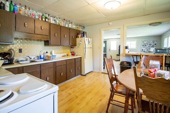 2100 N Ball Ave in Muncie, IN - Building Photo - Building Photo