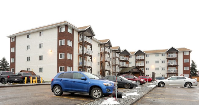 Walnut Grove Apartments in Spruce Grove, AB - Building Photo - Building Photo